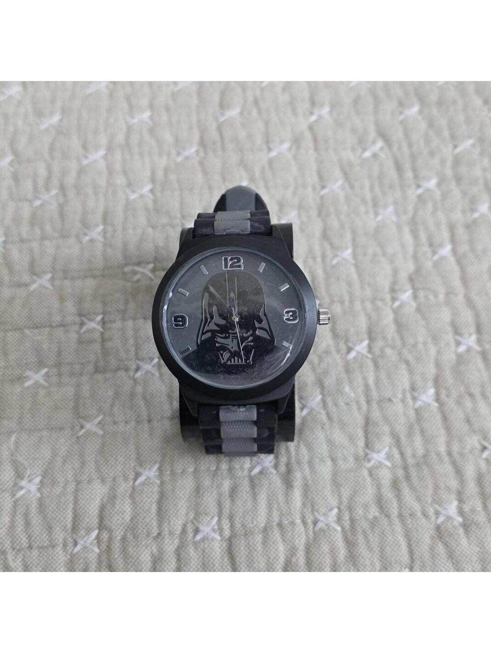 Star Wars Darth Vader Two Tone (Accutime Model: DAR1041AZ) Men's Analog Watch